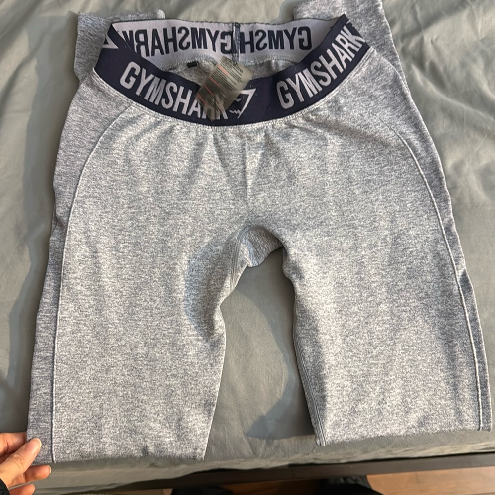 Gym shark leggings